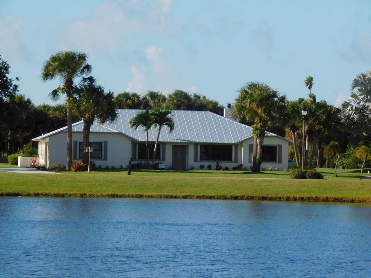 https://bt-photos.global.ssl.fastly.net/beaches/1280_boomver_1_B26079100-2.jpg