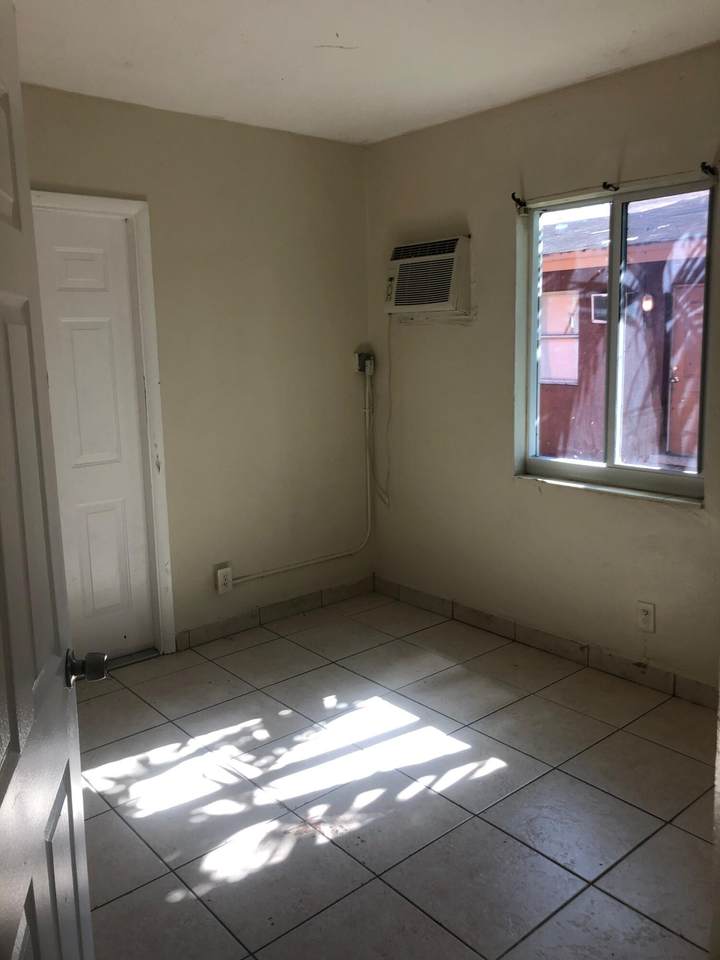829 10TH Terrace - Photo 1
