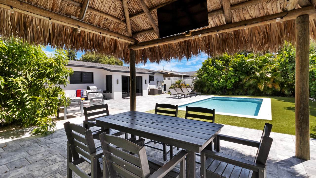 https://bt-photos.global.ssl.fastly.net/beaches/1280_boomver_1_B26079144-2.jpg