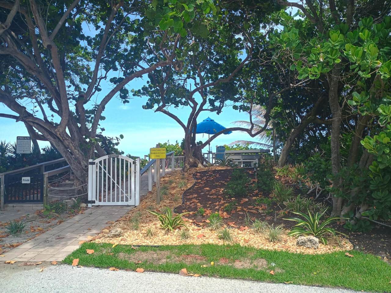 https://bt-photos.global.ssl.fastly.net/beaches/1280_boomver_1_B26079255-2.jpg