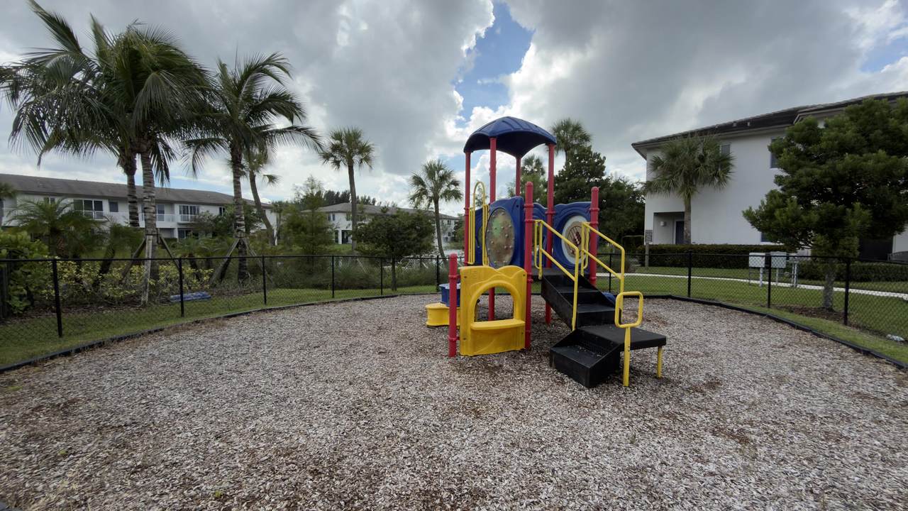 https://bt-photos.global.ssl.fastly.net/beaches/1280_boomver_1_B26079504-2.jpg