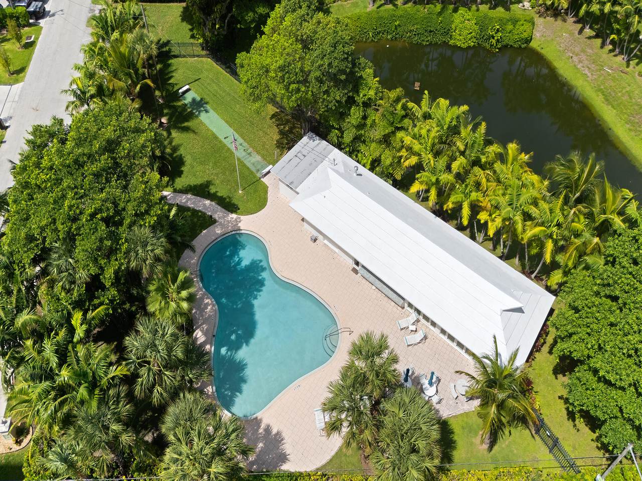https://bt-photos.global.ssl.fastly.net/beaches/1280_boomver_1_B26079614-2.jpg