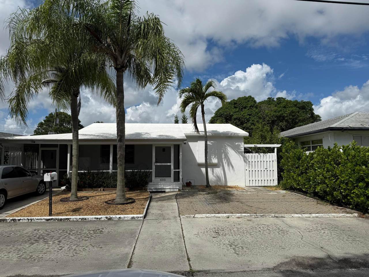 605 Coast Avenue - Photo 1