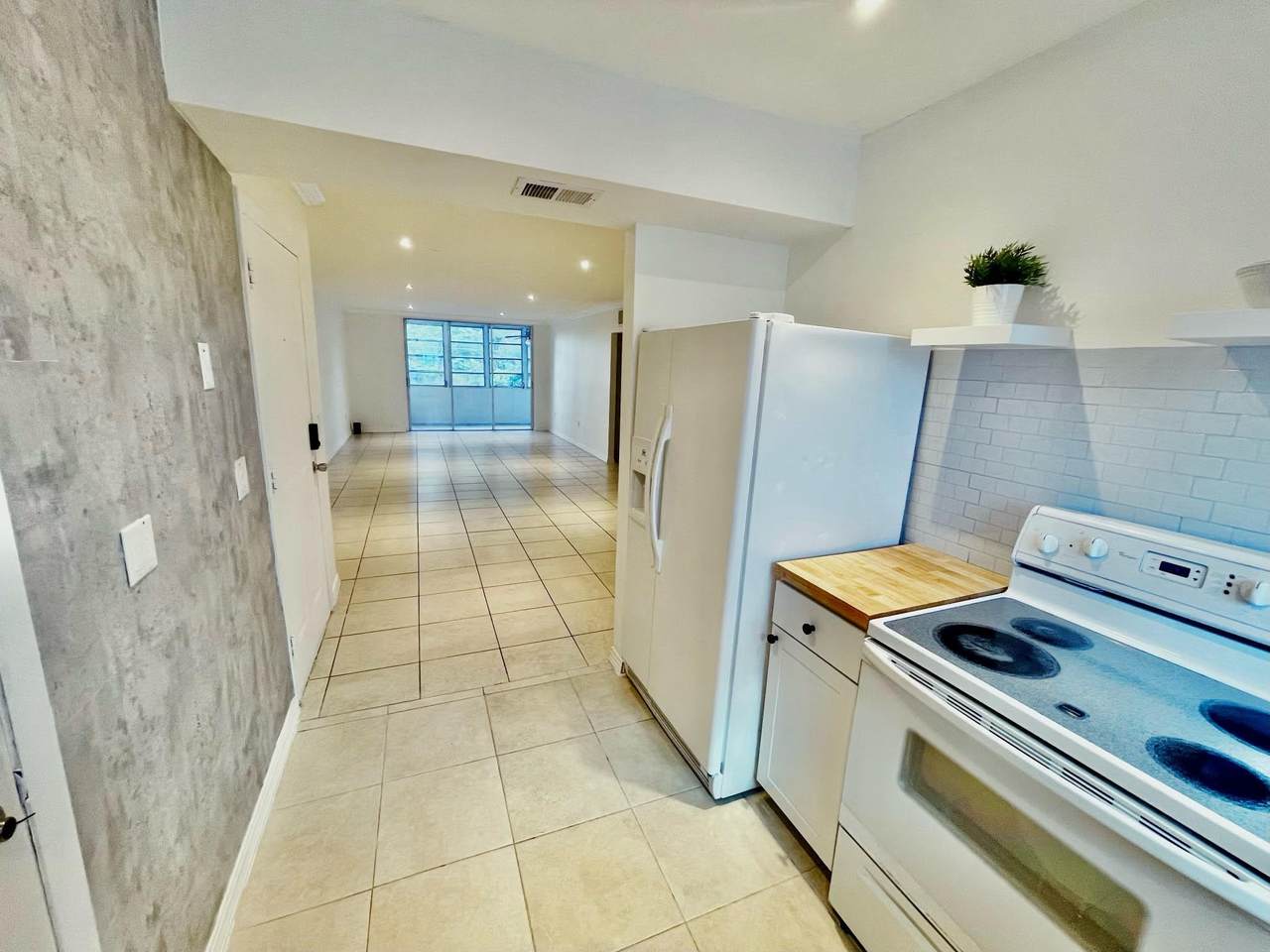 1410 Federal Highway - Photo 1