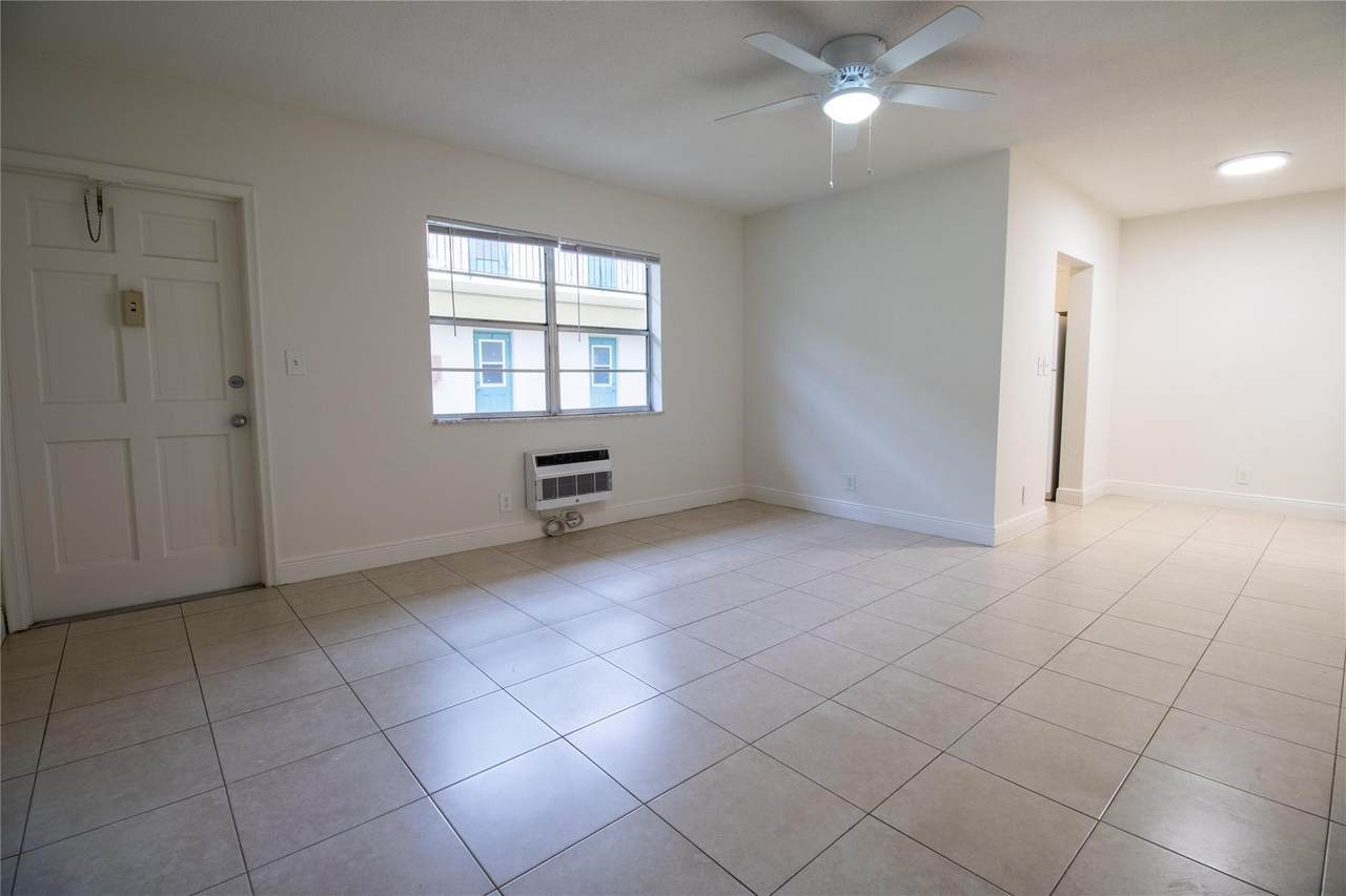 2537 Lincoln Street - Photo 1