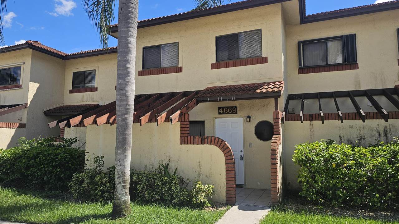 4669 89TH Avenue - Photo 1