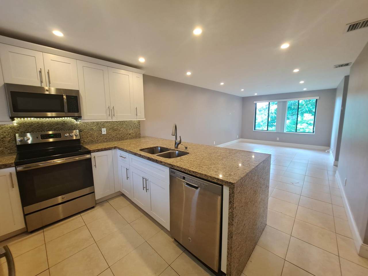 11441 39 Court - Photo 1