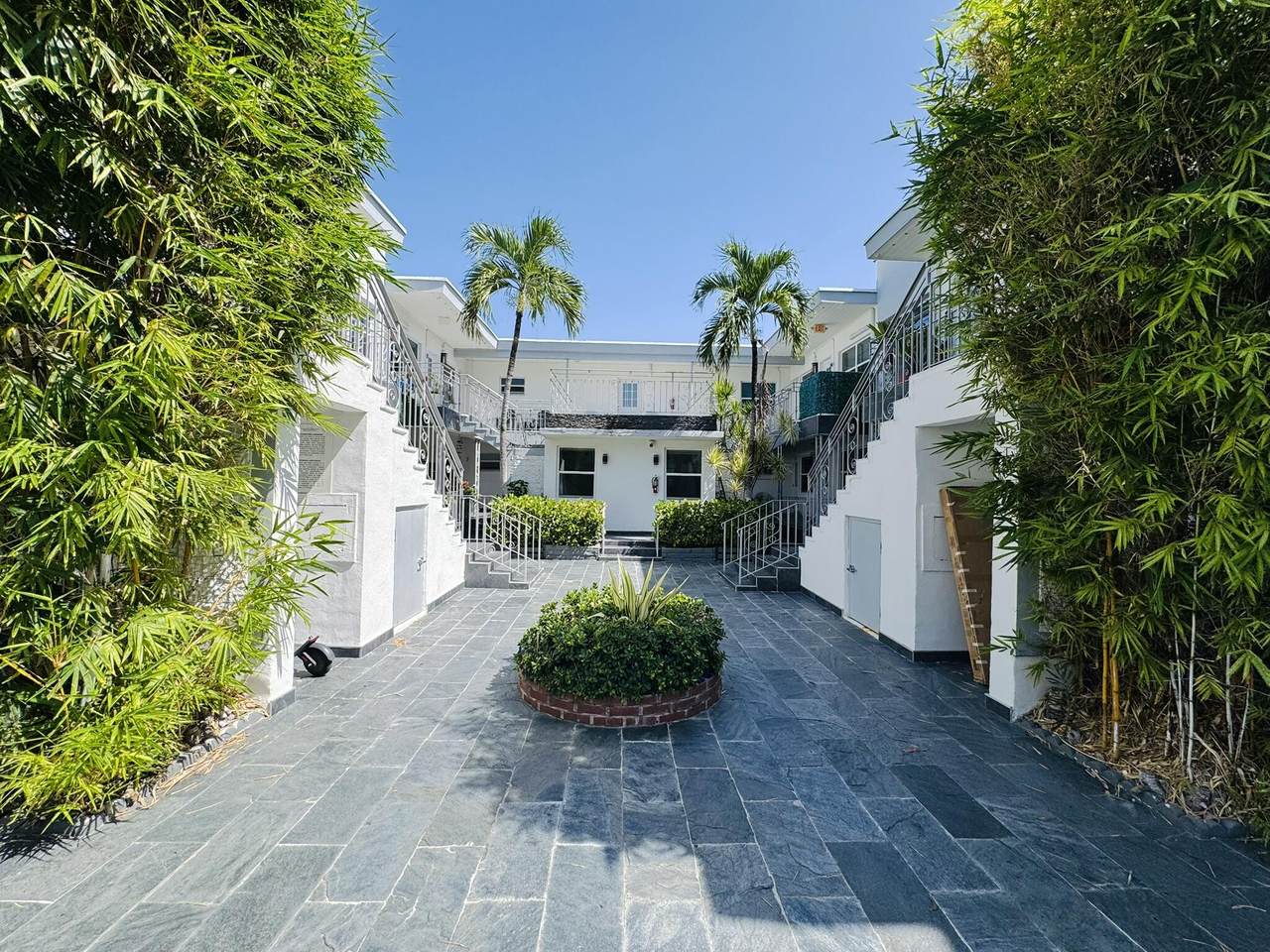 935 8TH Street - Photo 1