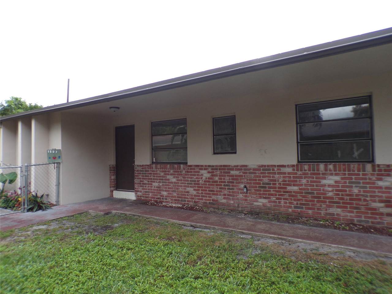 1505 57th Terrace - Photo 1
