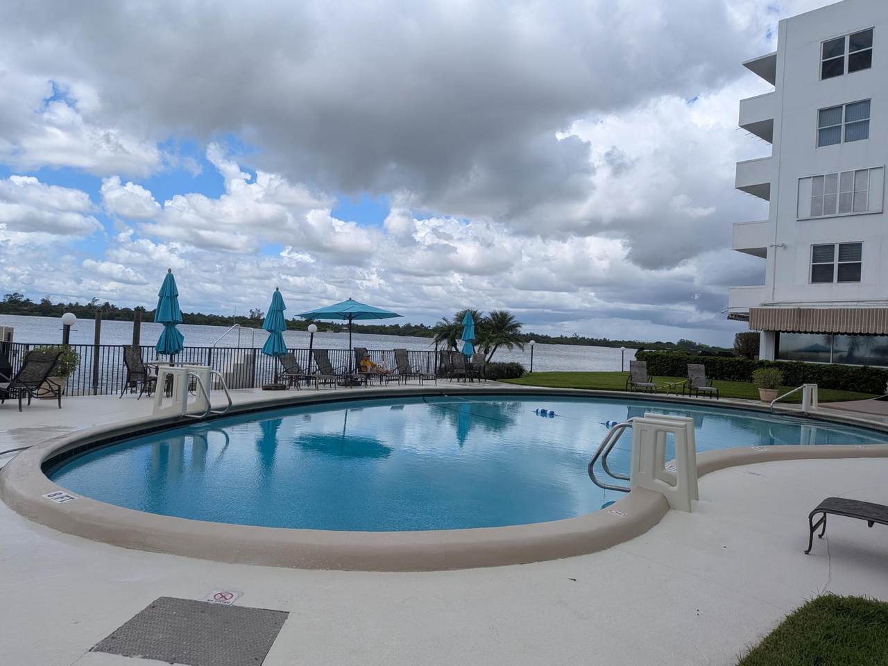 https://bt-photos.global.ssl.fastly.net/beaches/1280_boomver_1_B26080737-2.jpg