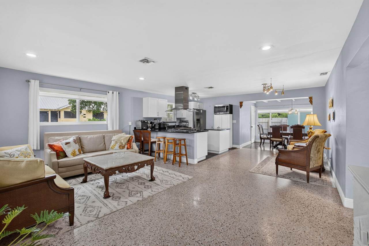 439 45TH Street - Photo 1
