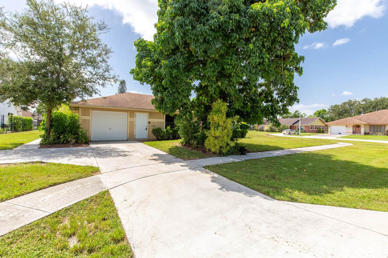 815 Peppertree Court - Photo 1