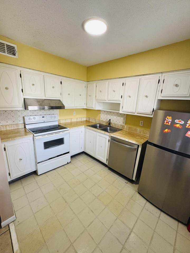260 19TH Street - Photo 1