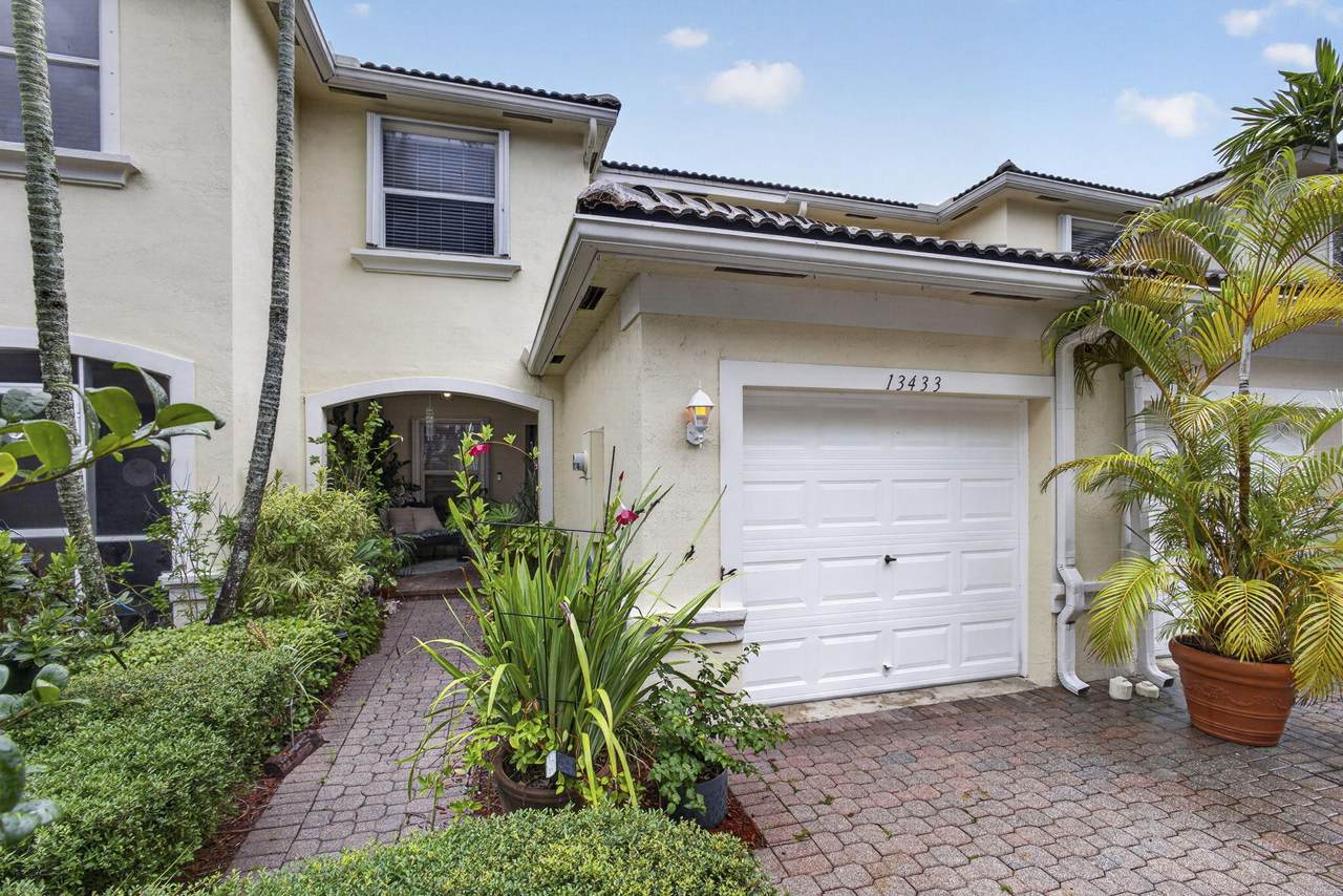 13433 Georgian Court - Photo 1