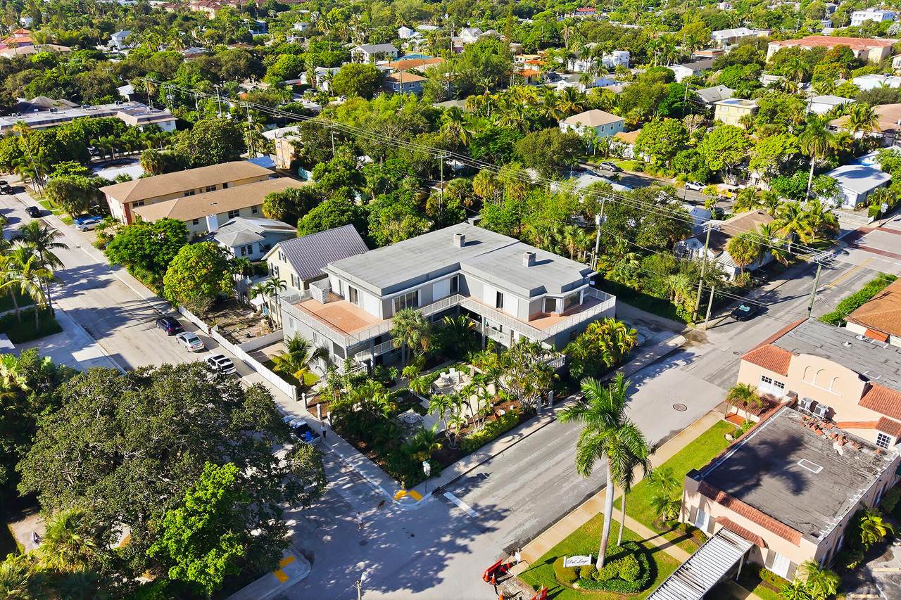 201 Lakeside Drive - Photo 1