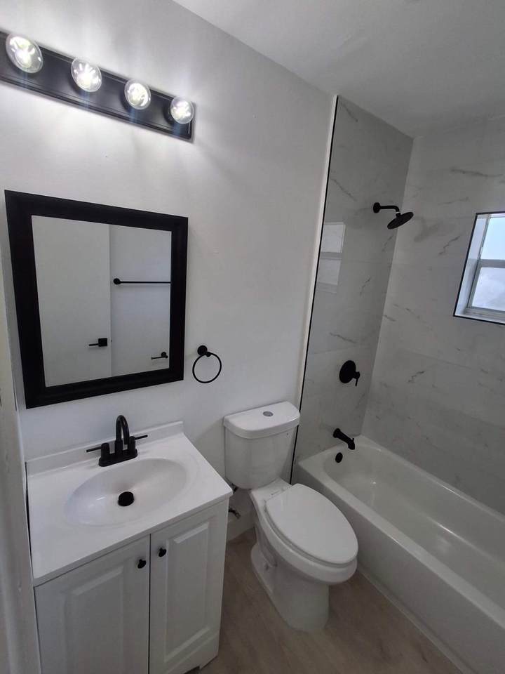 https://bt-photos.global.ssl.fastly.net/beaches/1280_boomver_1_B26081185-2.jpg
