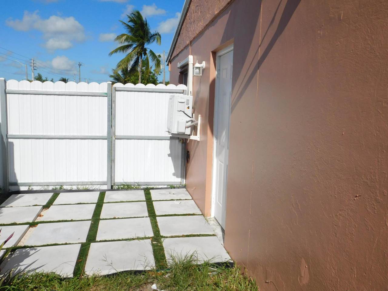 https://bt-photos.global.ssl.fastly.net/beaches/1280_boomver_1_B26081641-2.jpg