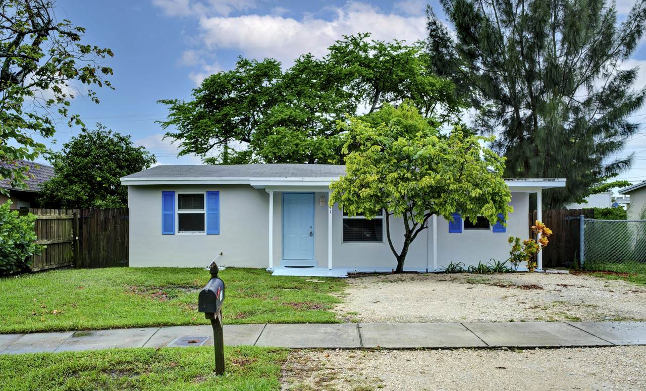 741 4TH Avenue - Photo 1