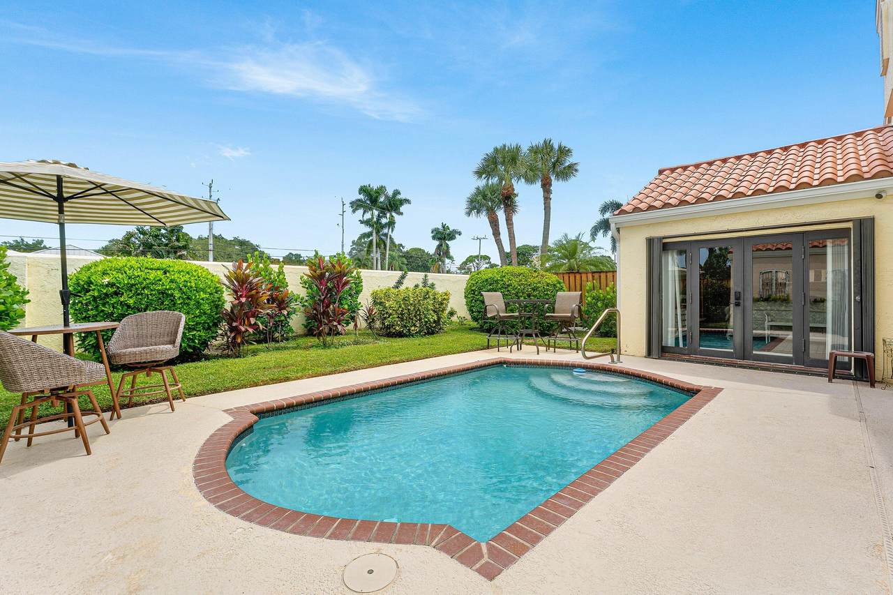 2530 La Lique Circle - Photo 1