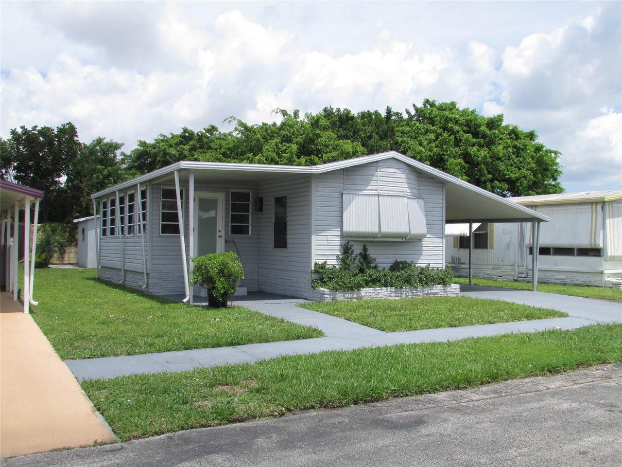5249 4TH Terrace - Photo 1