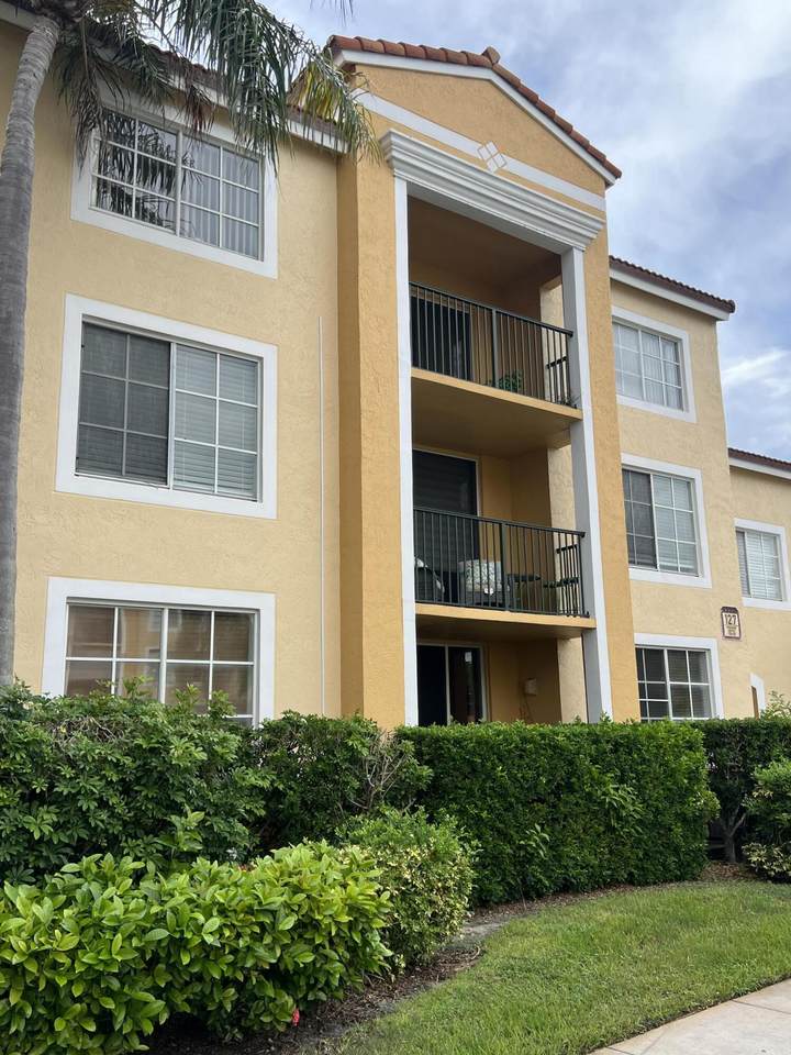 127 Yacht Club Way - Photo 1