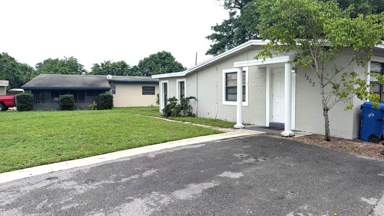1552 15TH Terrace - Photo 1