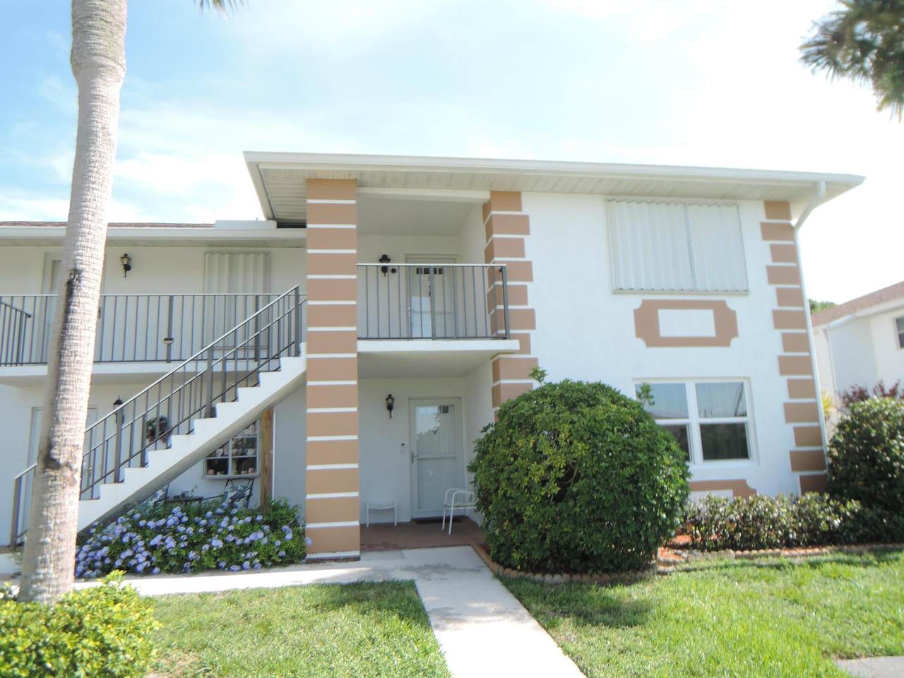 1209 Lakes End Drive - Photo 1