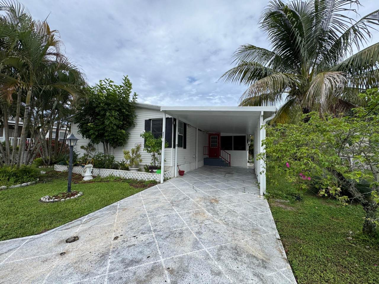 621 Sunny S Avenue - Photo 1