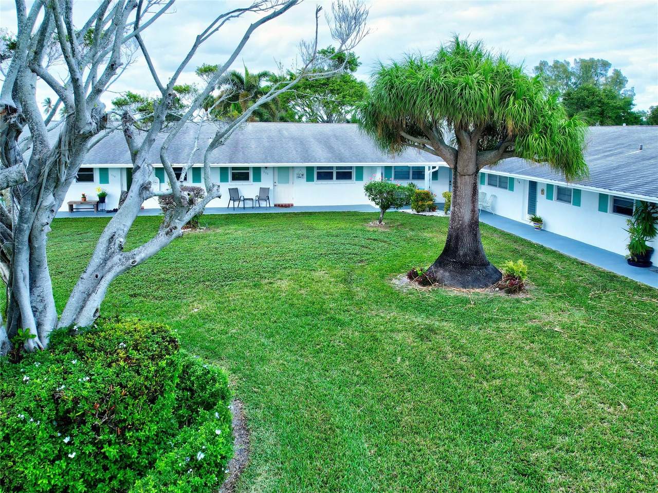 400 Golfview Terrace - Photo 1