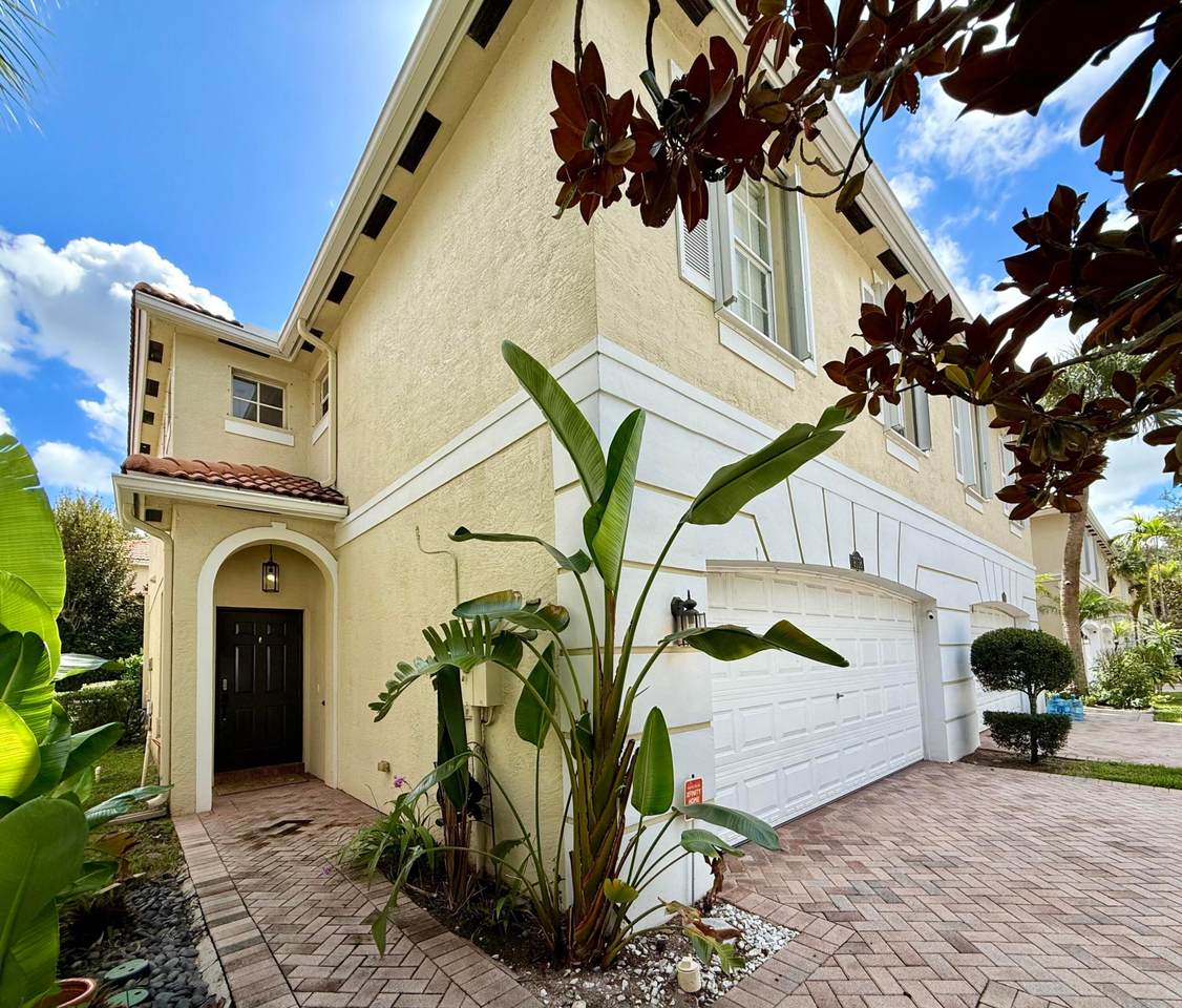 9138 Villa Palma Lane - Photo 1