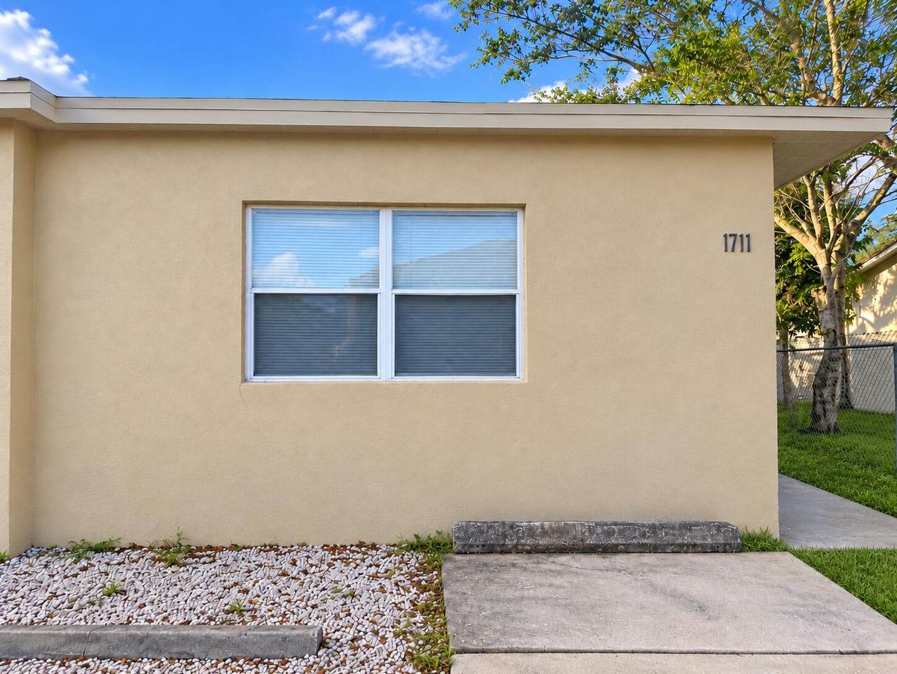 1711 7th Street - Photo 1
