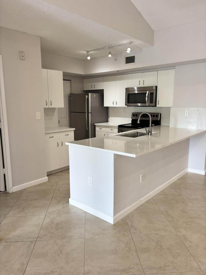 2640 University Drive - Photo 1