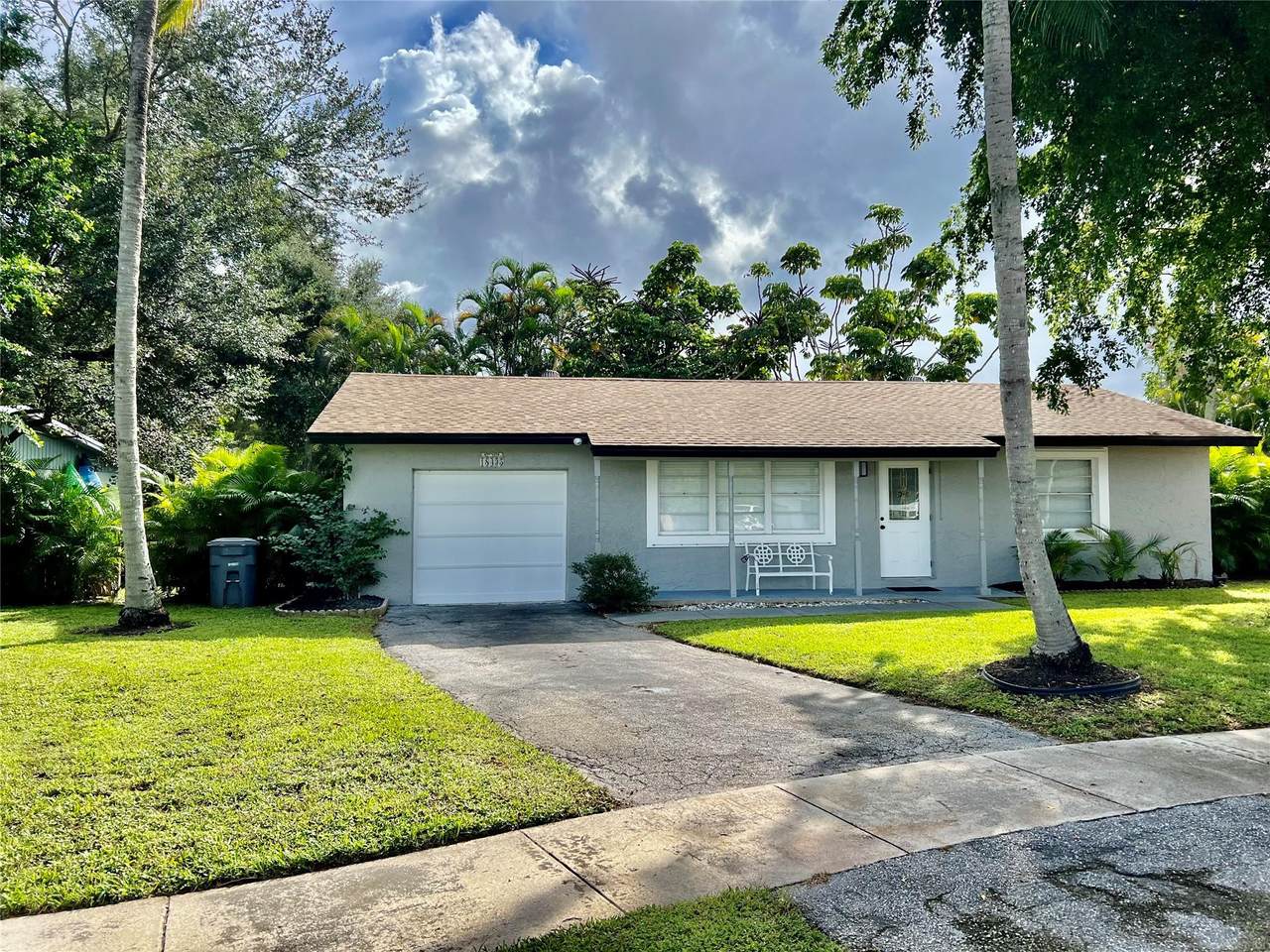18435 Spanish Isles Court - Photo 1