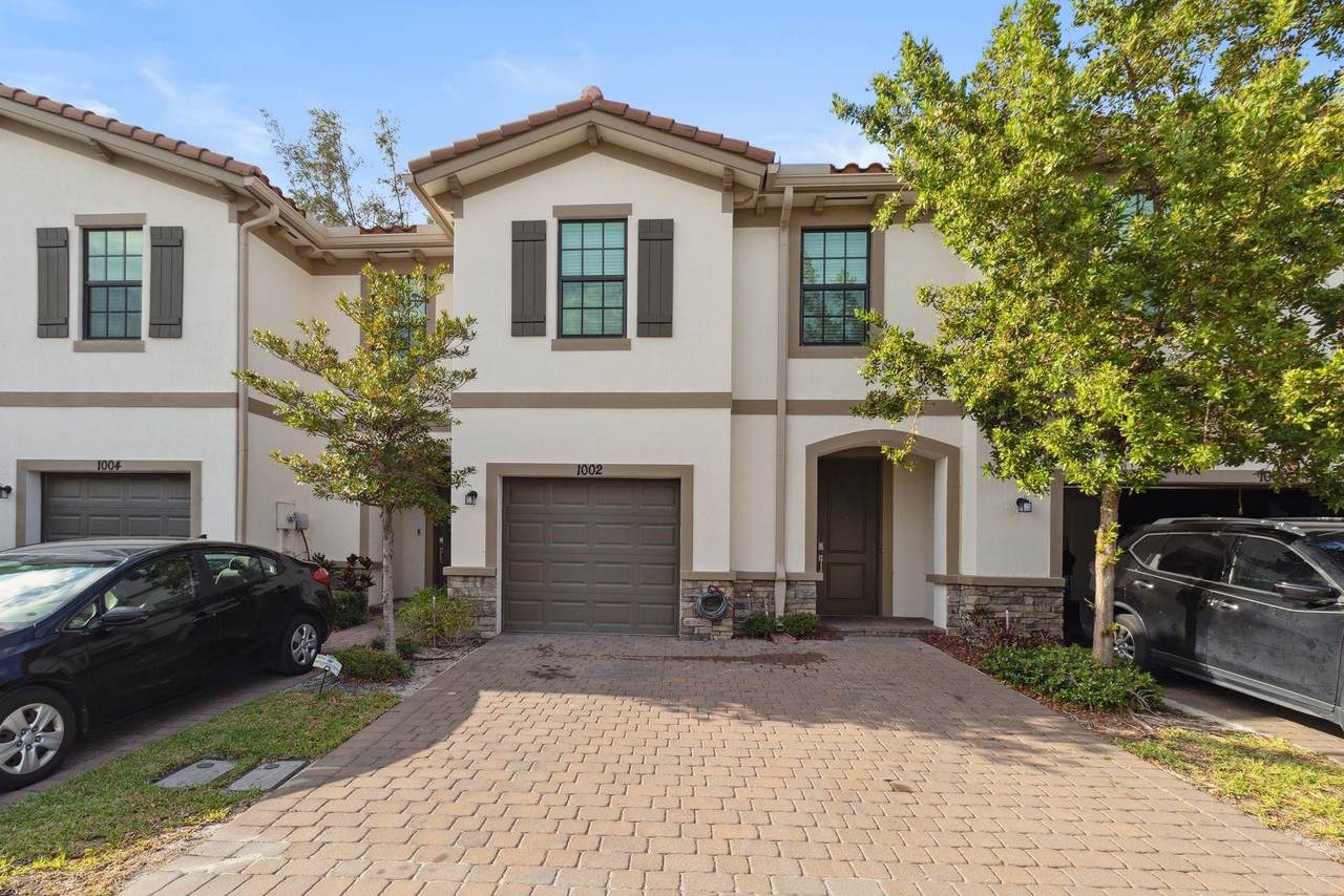 1002 Sweet Briar Lane - Photo 1