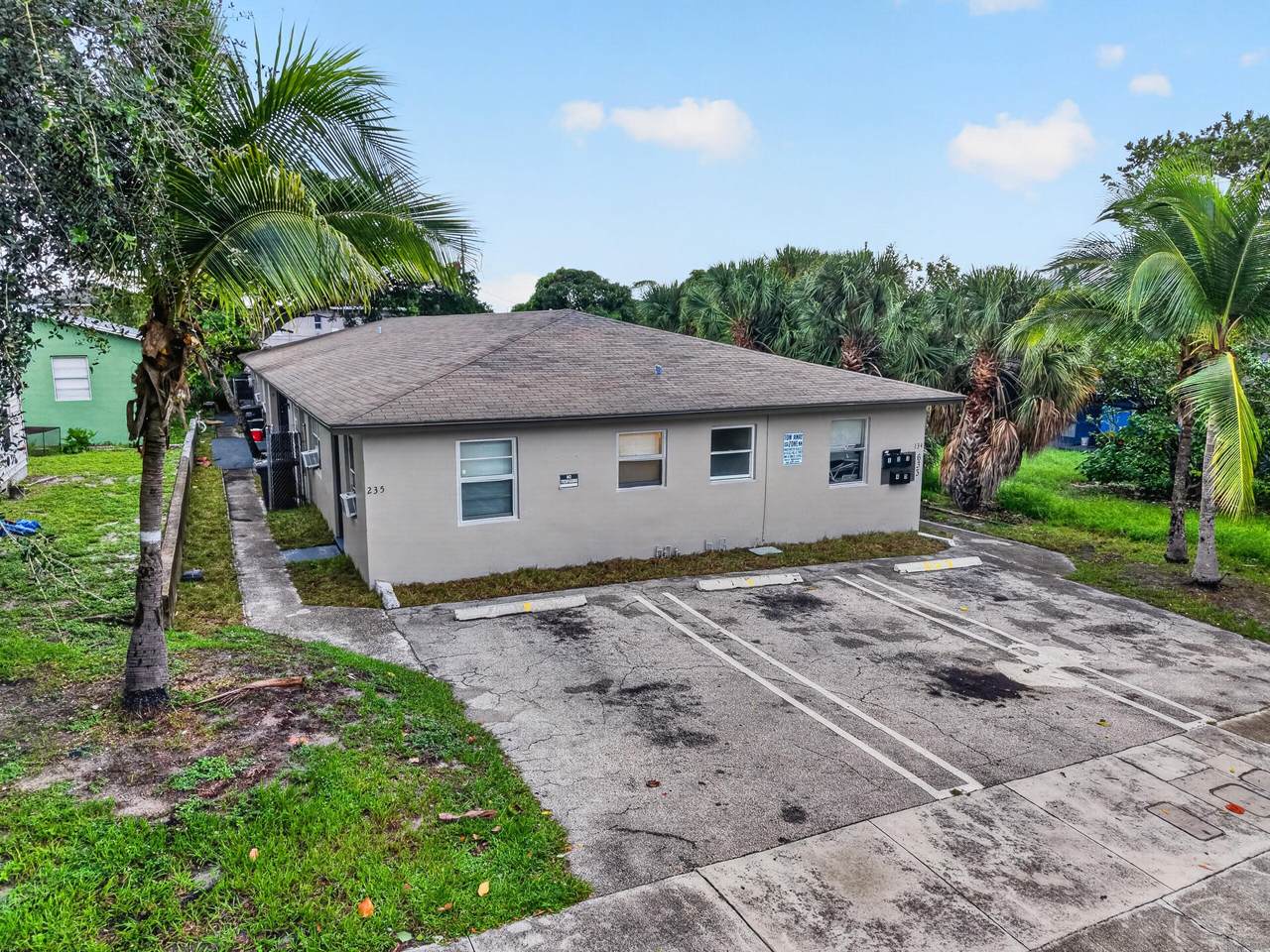 633 10th Street - Photo 1