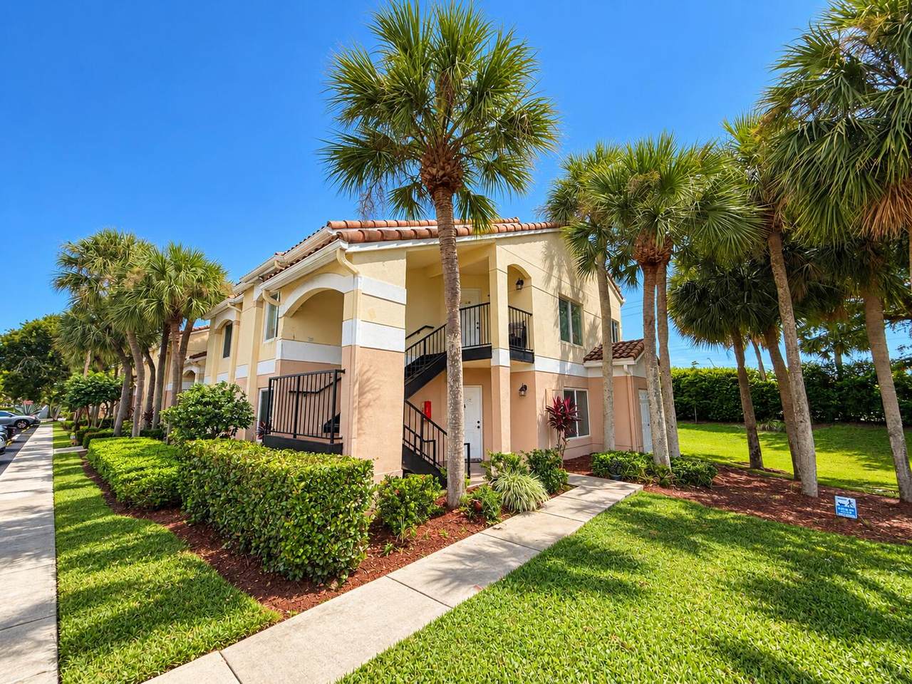 815 Boynton Beach Boulevard - Photo 1
