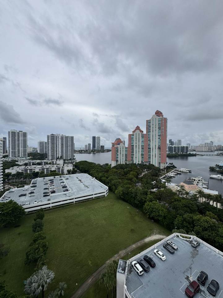 https://bt-photos.global.ssl.fastly.net/beaches/1280_boomver_1_B26083925-2.jpg