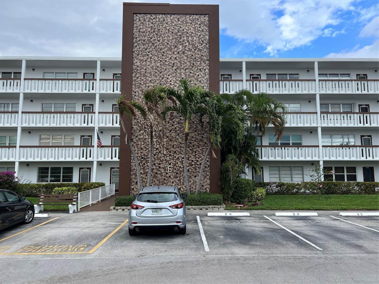 4053 Harwood E - Photo 1
