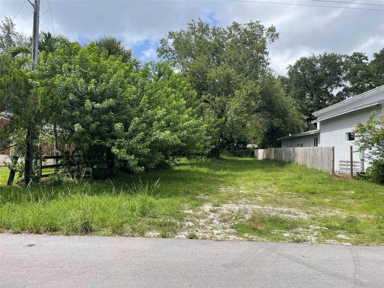1545 32nd St - Photo 1