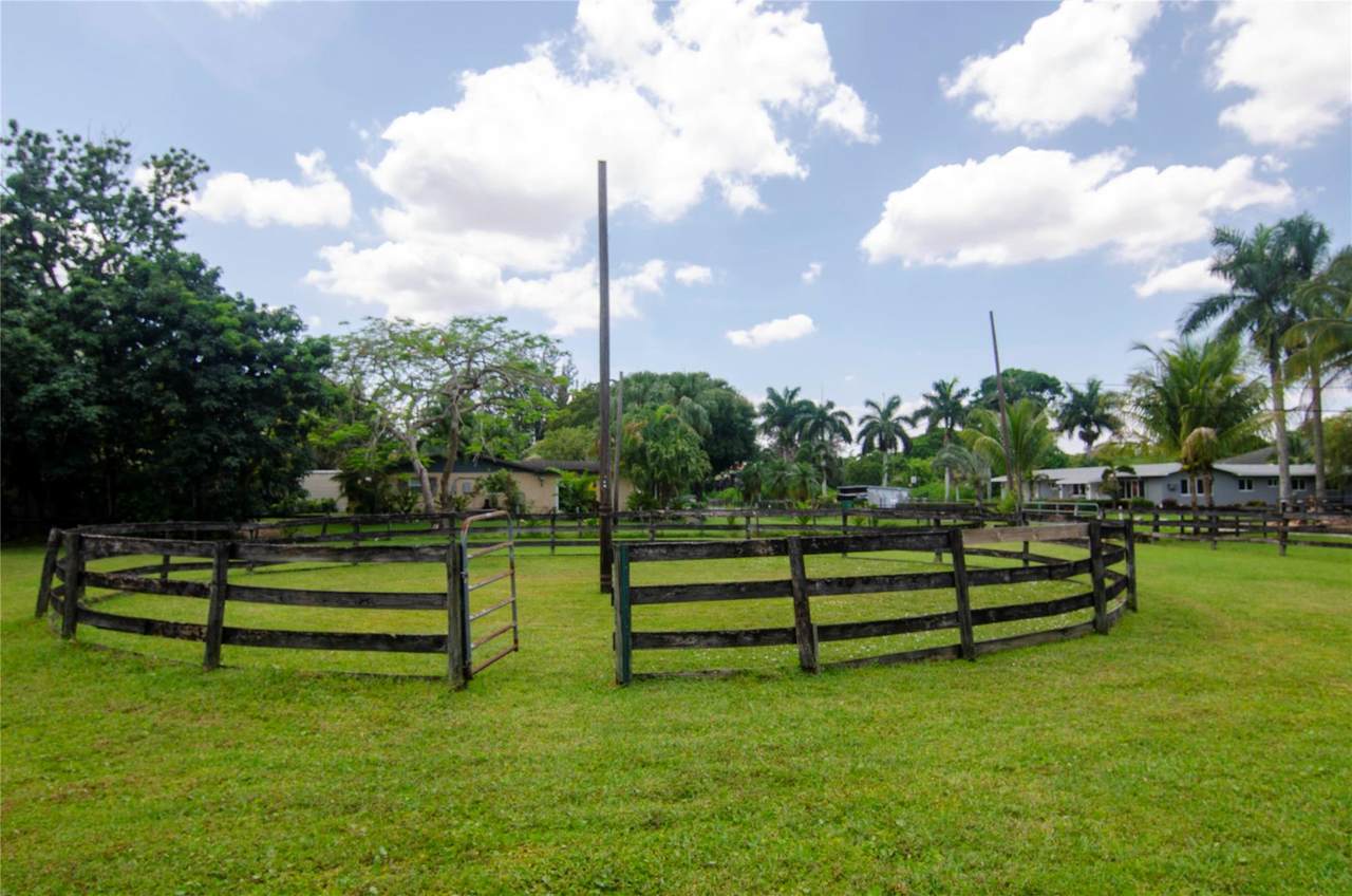 https://bt-photos.global.ssl.fastly.net/beaches/1280_boomver_1_F10458508-2.jpg
