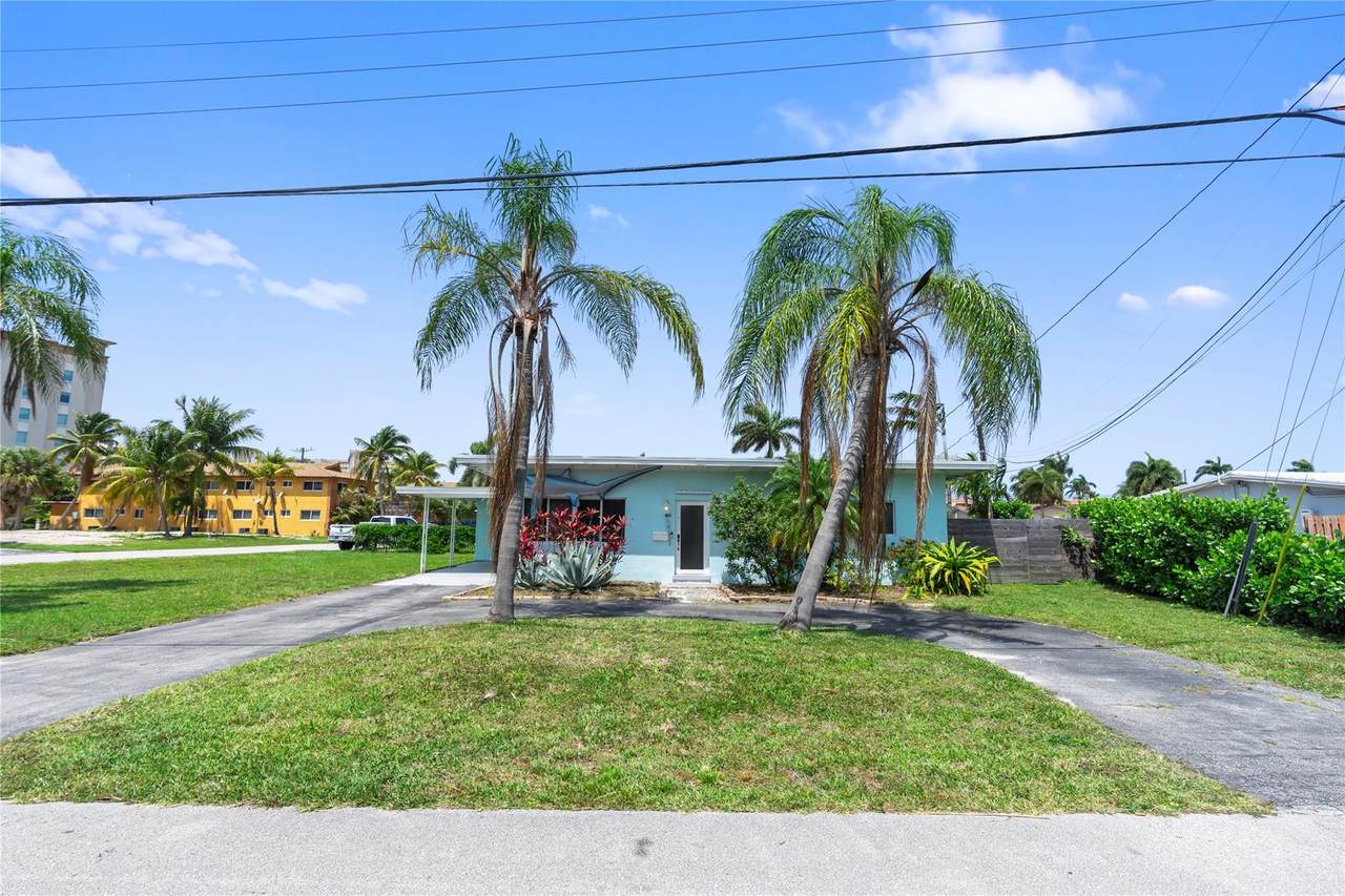 2215 10th St - Photo 1