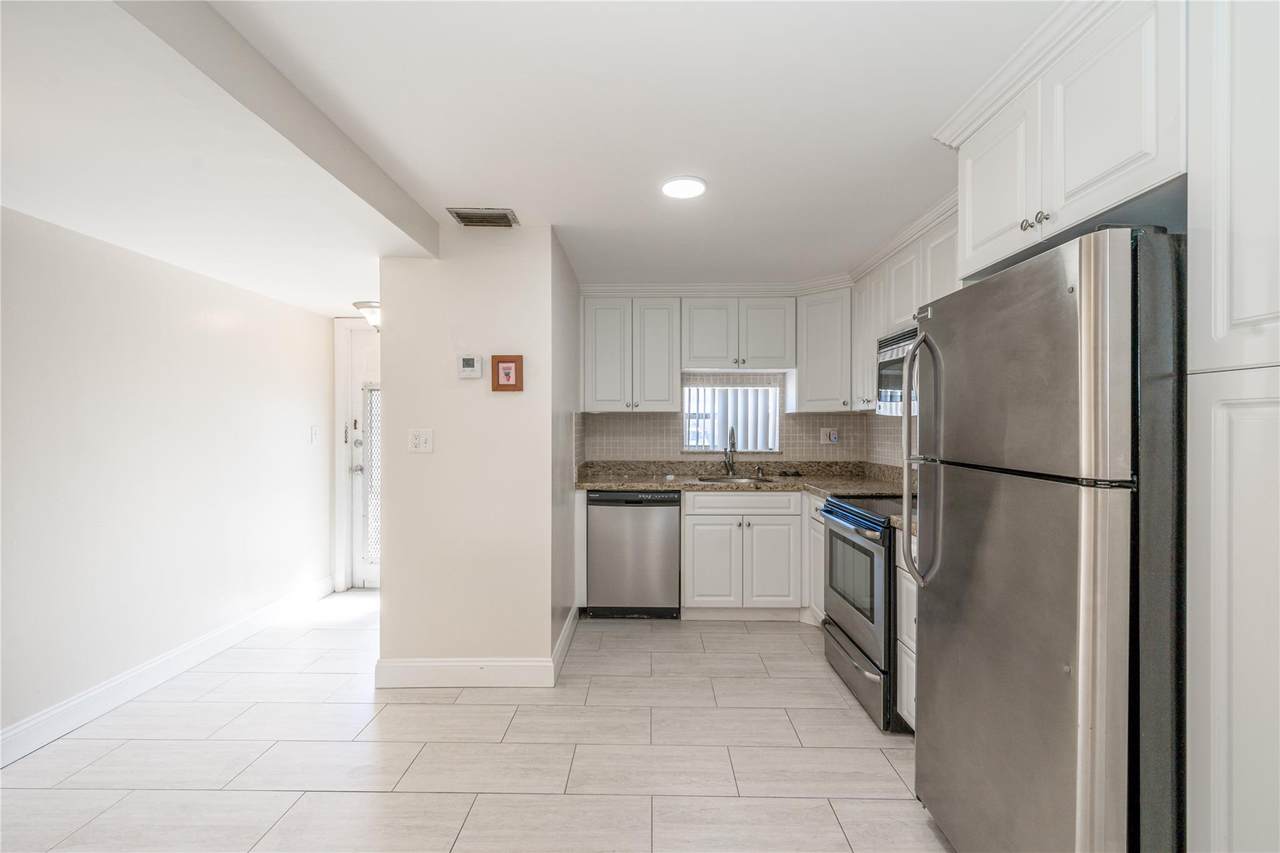 9523 Hollybrook Lake Dr - Photo 1