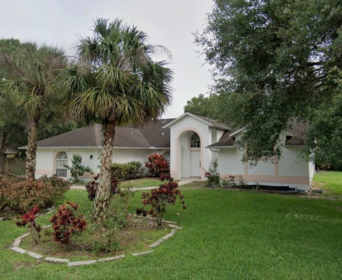 584 Laurel Oak Crt. Ne - Photo 1