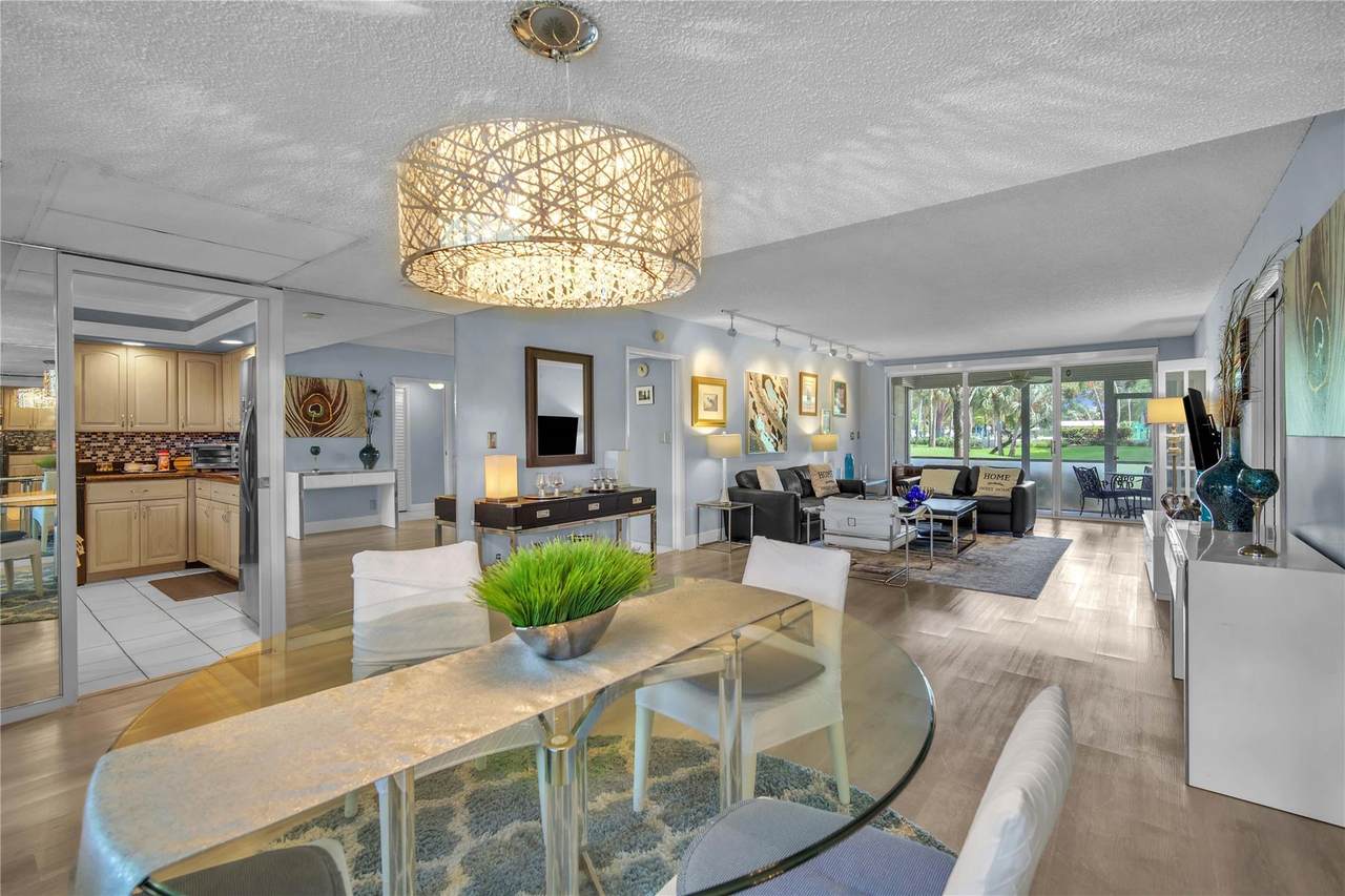 400 Oaks Ln - Photo 1