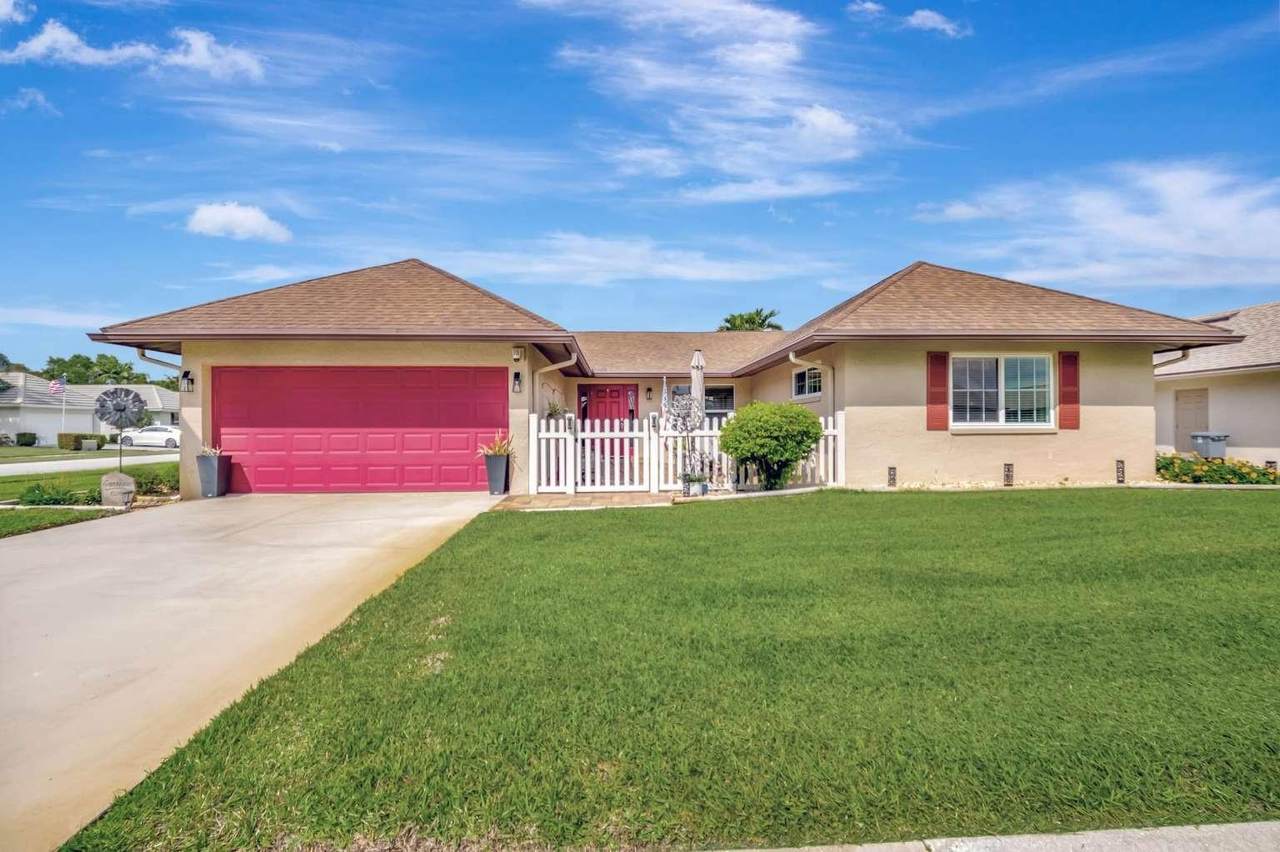 10260 Greentrail Dr N - Photo 1