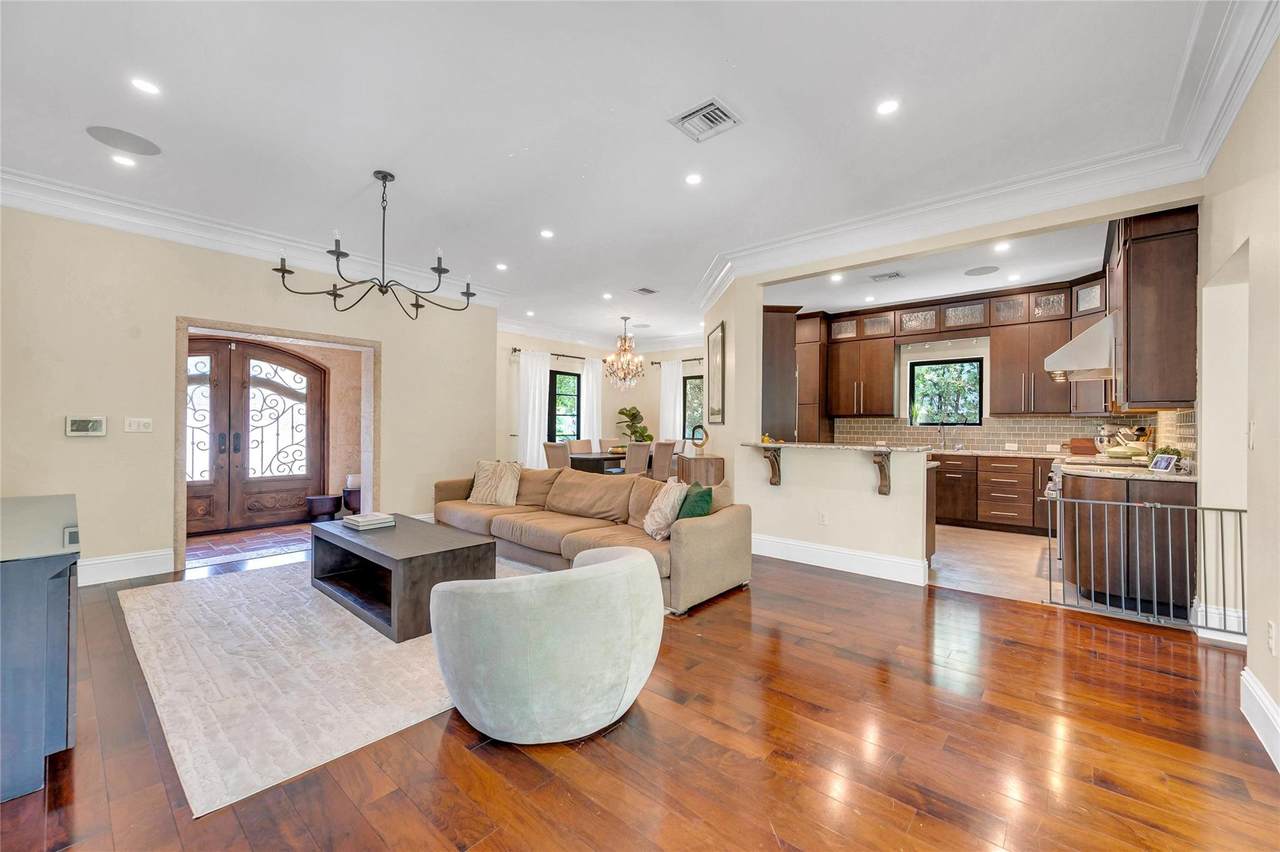 537 13th Ave - Photo 1