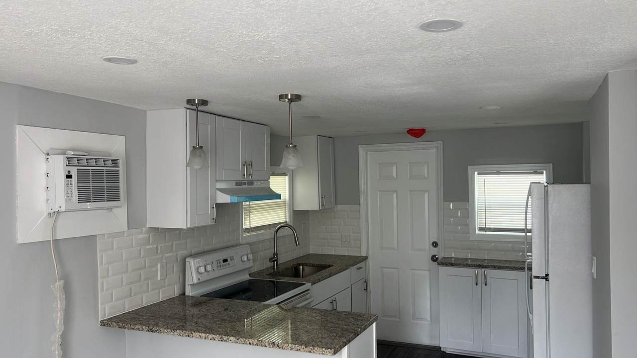 625 Avenida Hermosa - Photo 1