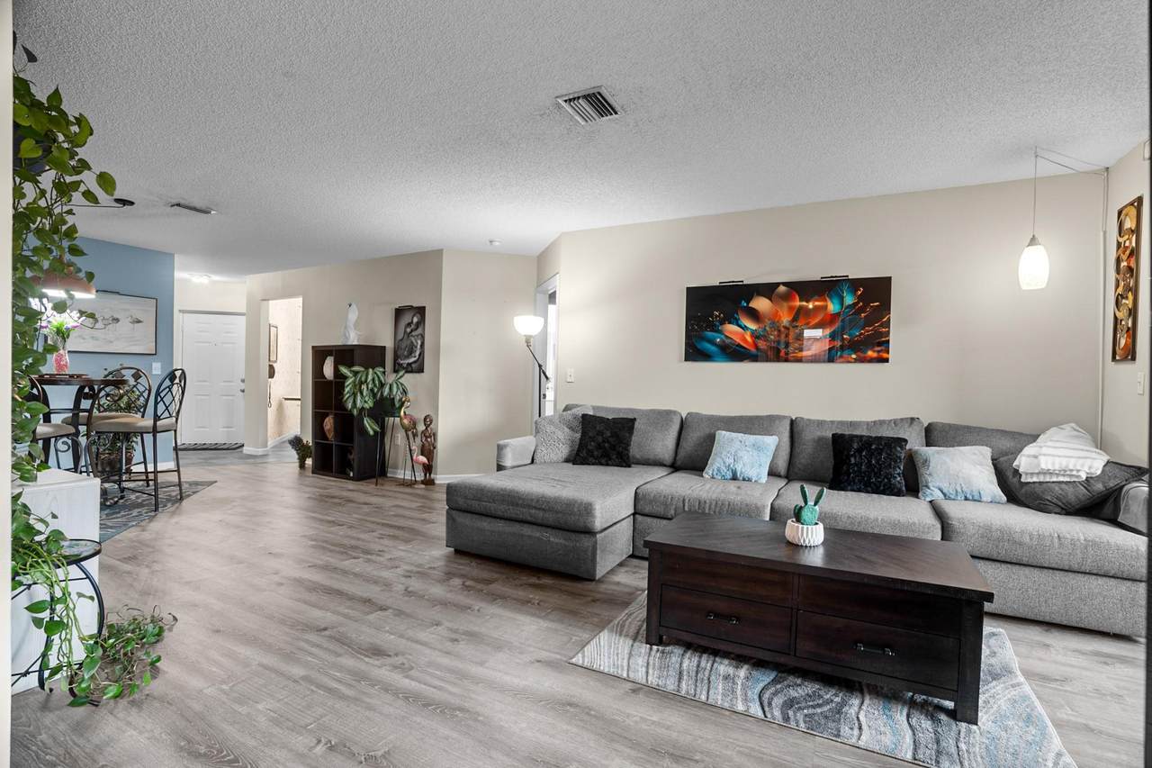 4161 Coral Tree Cir - Photo 1