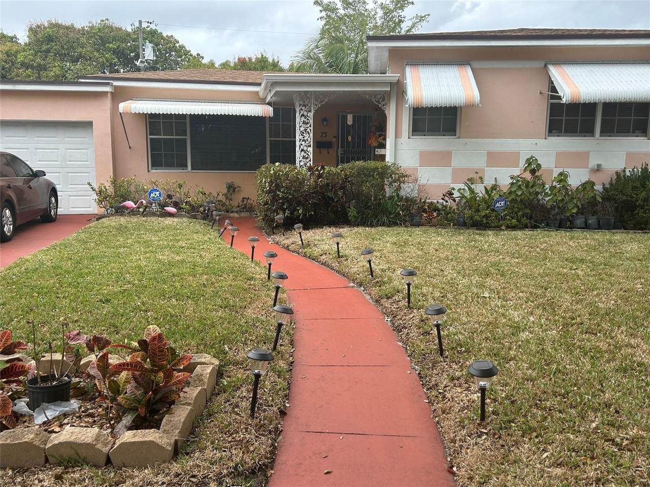 75 128th Terrace - Photo 1