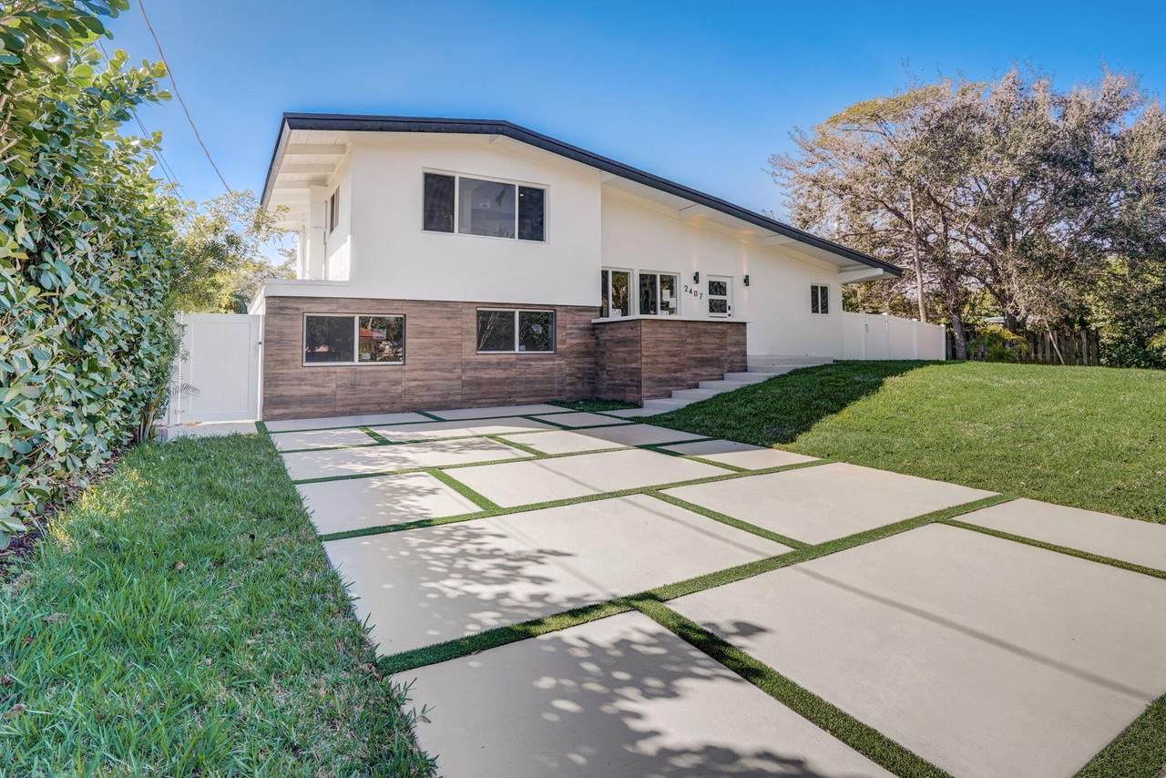 2407 Sugarloaf Ln - Photo 1